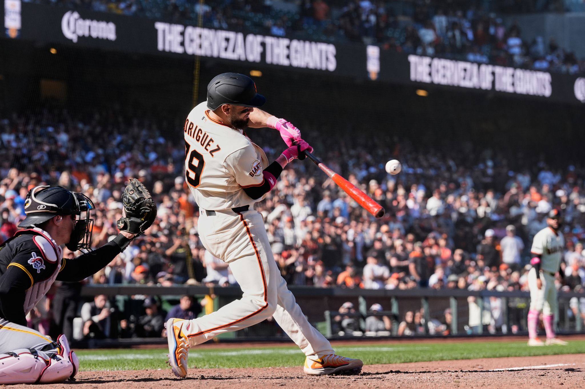 Jesús Rodríguez’s RBI single helps the Giants rally to beat the Pirates 7-6 in 12 innings