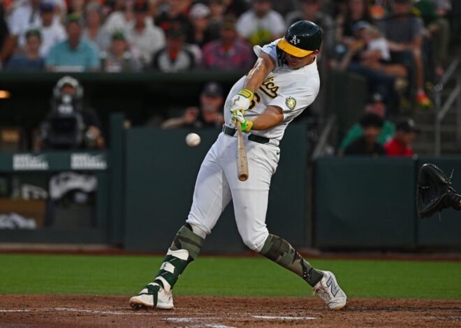 Kurtz homers for 3rd straight game to help the Athletics beat the Giants 5-2