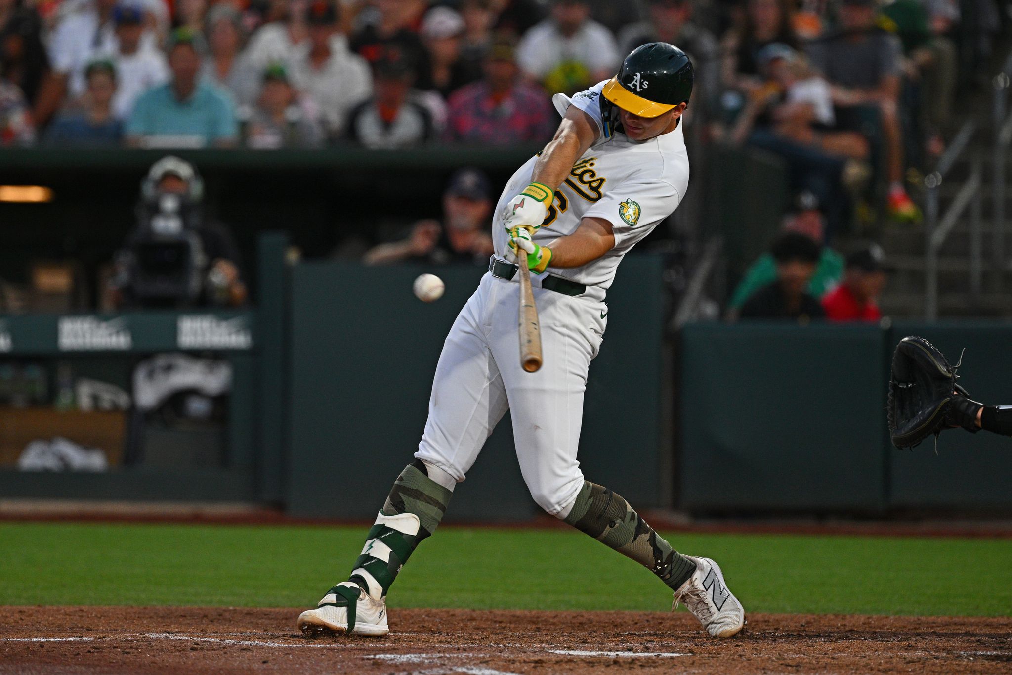Kurtz homers for 3rd straight game to help the Athletics beat the Giants 5-2