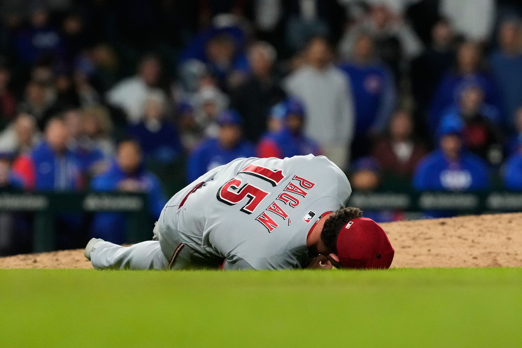 Reds closer Emilio Pagán carted off with an apparent left hamstring injury against the Cubs