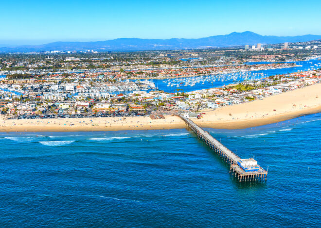 Ultrawealthy California town starts up summertime beach trolley