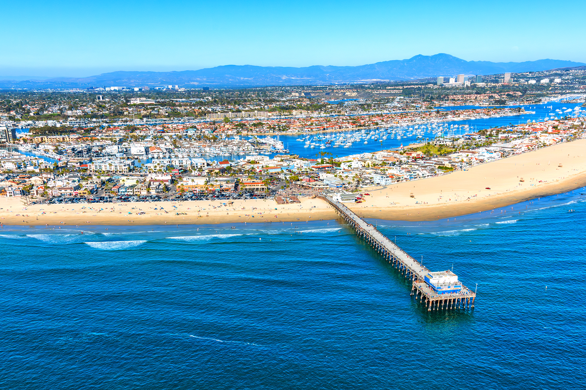 Ultrawealthy California town starts up summertime beach trolley