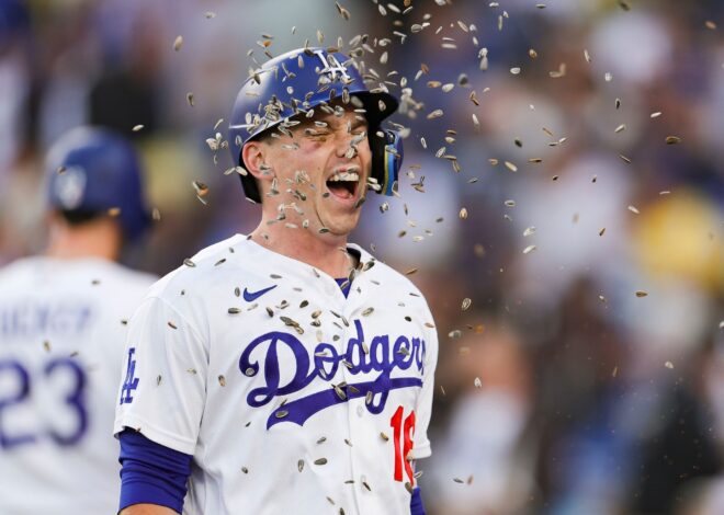 Will Smith hits 1st leadoff HR as Dodgers beat Giants 5-2, regain sole NL West lead