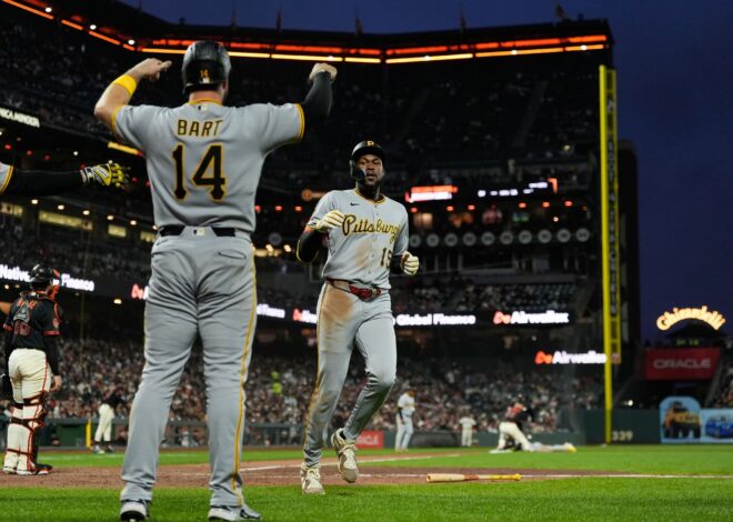 Pirates get a season-high 20 hits and beat the Giants 13-3