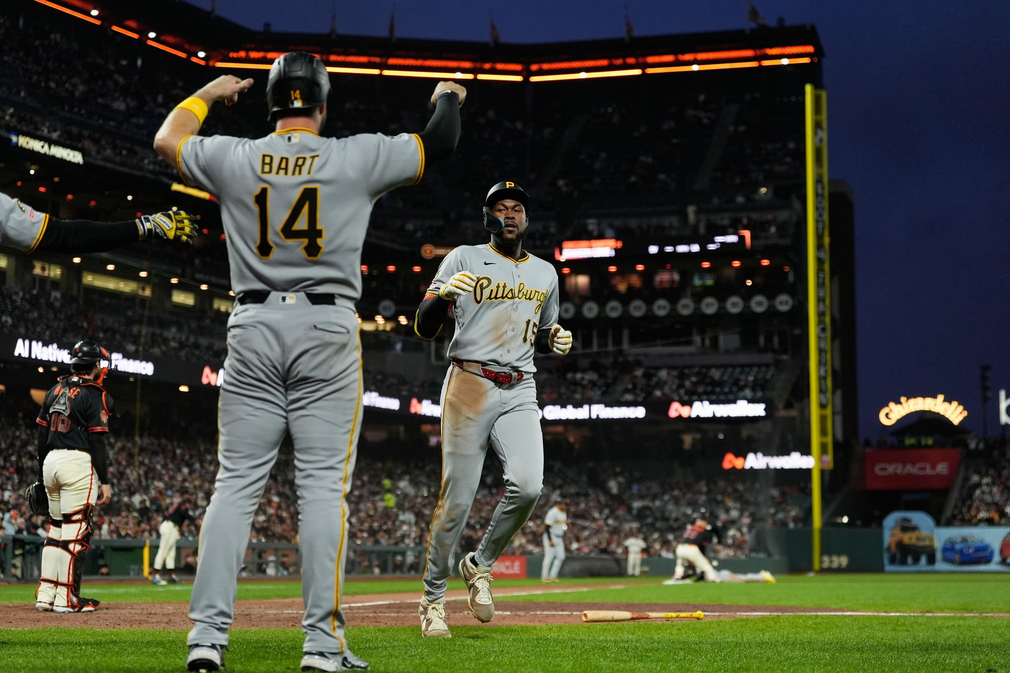 Pirates get a season-high 20 hits and beat the Giants 13-3