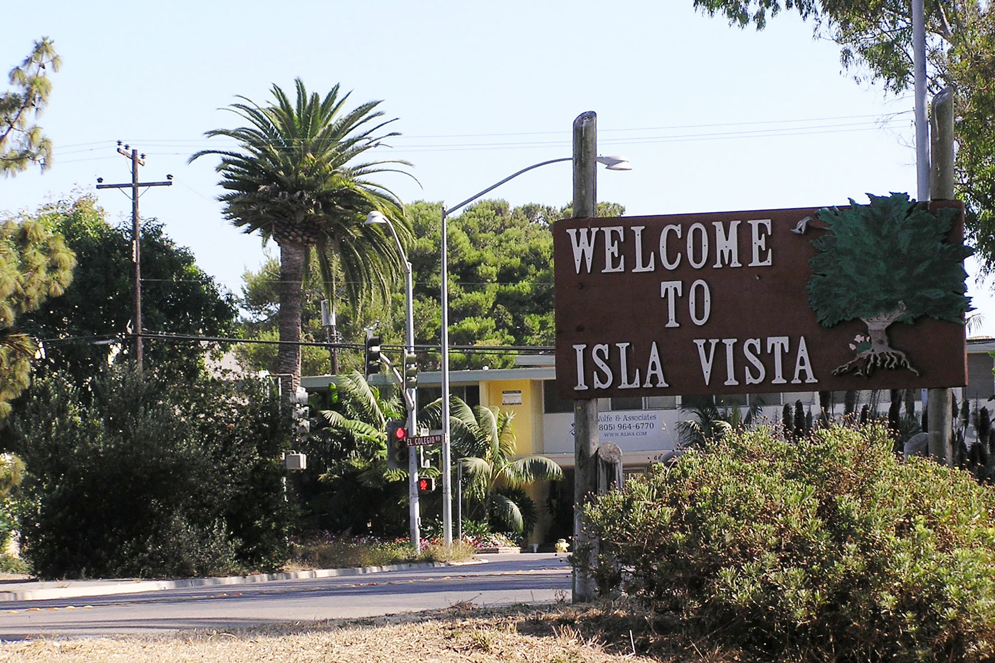 UCSB rapist at large as victim’s family demands outside investigation