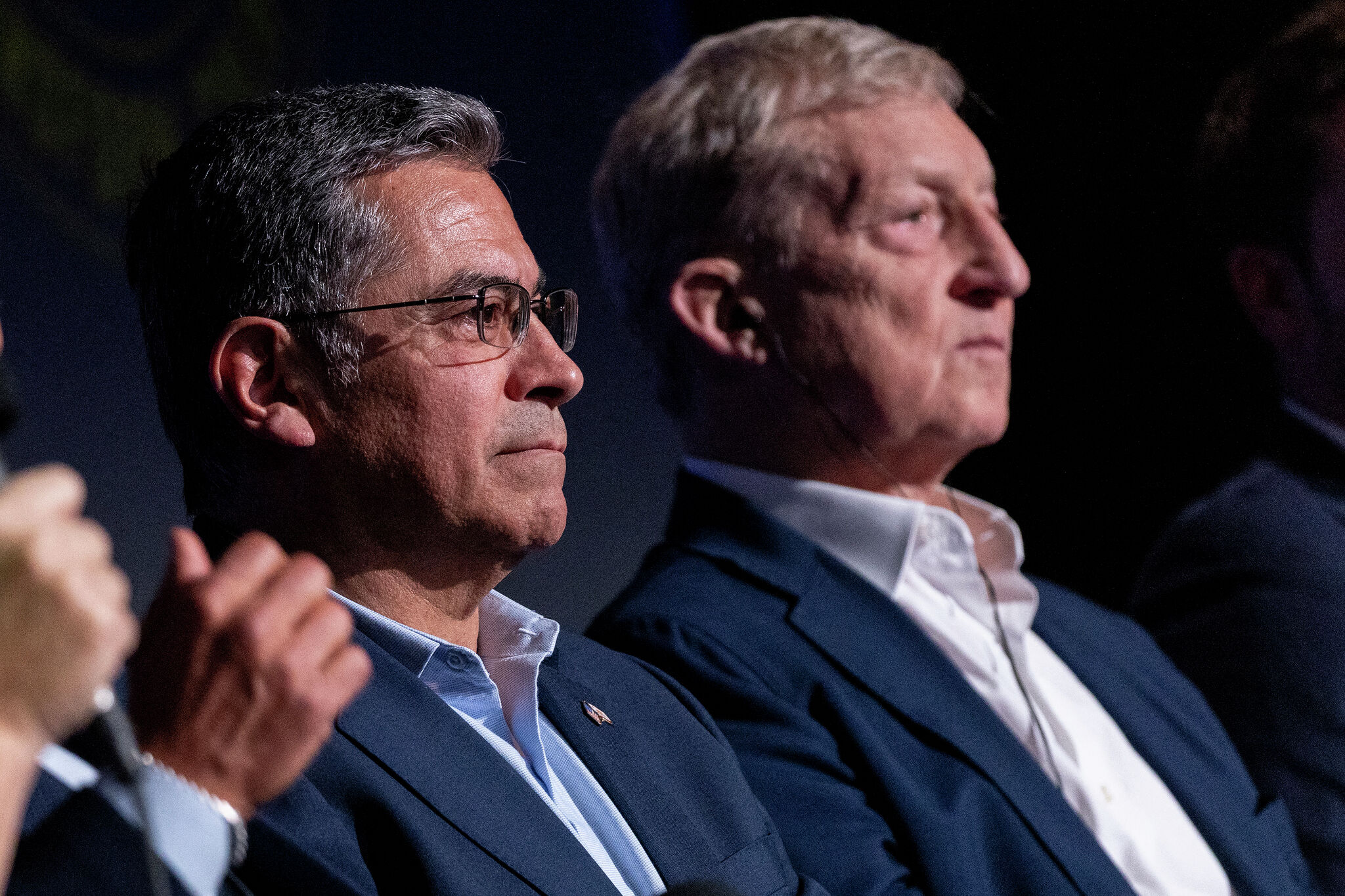With days to go, poll shows one candidate for California governor pulling away