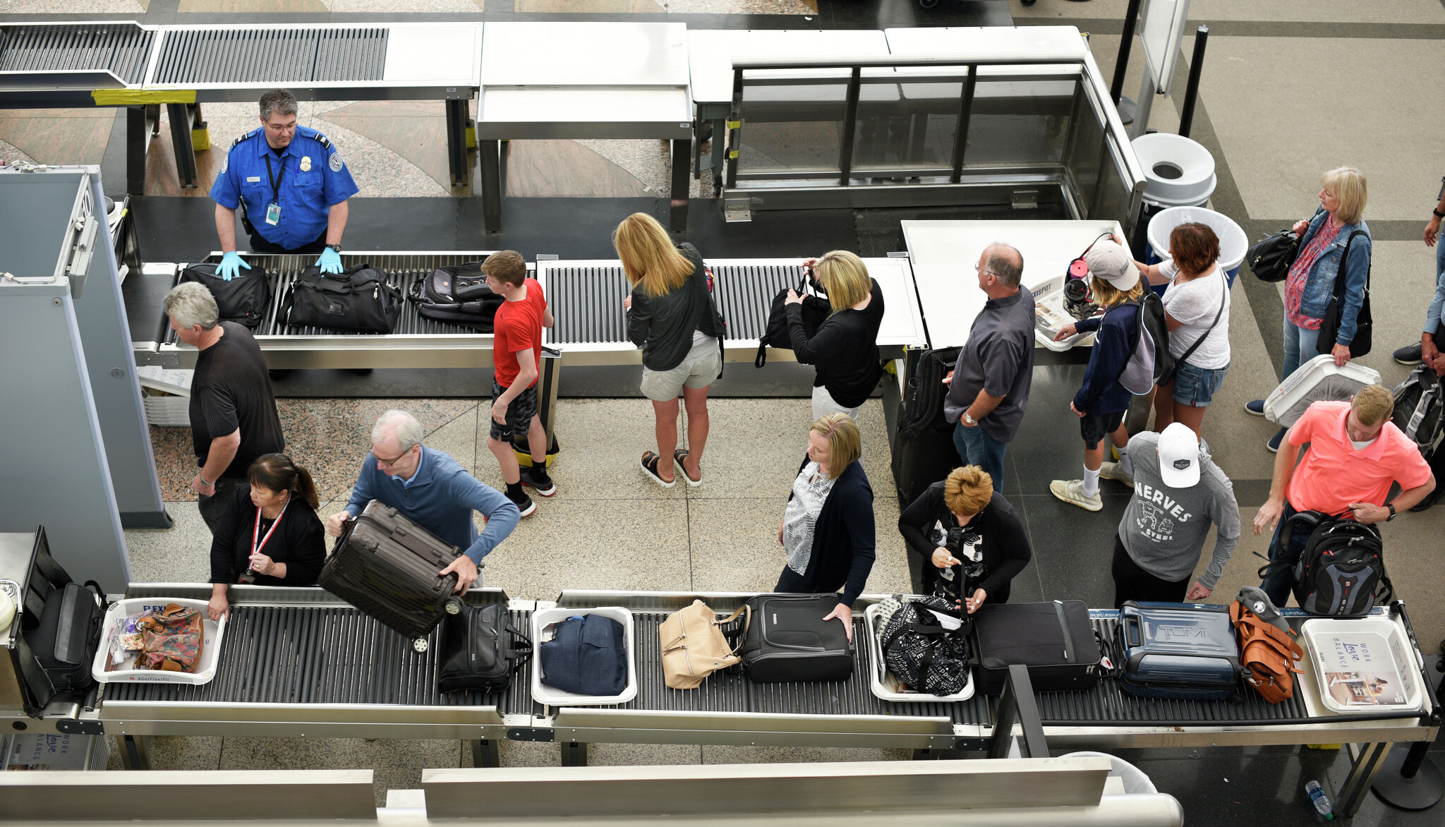 TSA quietly rolls out expansion plan for private security