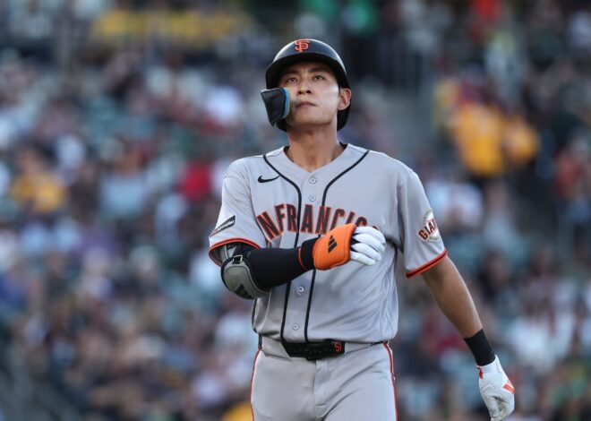 Giants place OF Jung Hoo Lee on IL with back injury and call up prospect Victor Bericoto