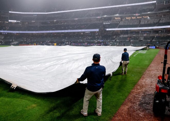 Braves-Giants game suspended by rain, to resume Wednesday at 2 p.m. with Giants up 3-2