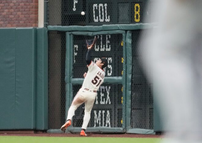 Devers, Bericoto homer in ninth inning, Giants rally past A’s 2-1