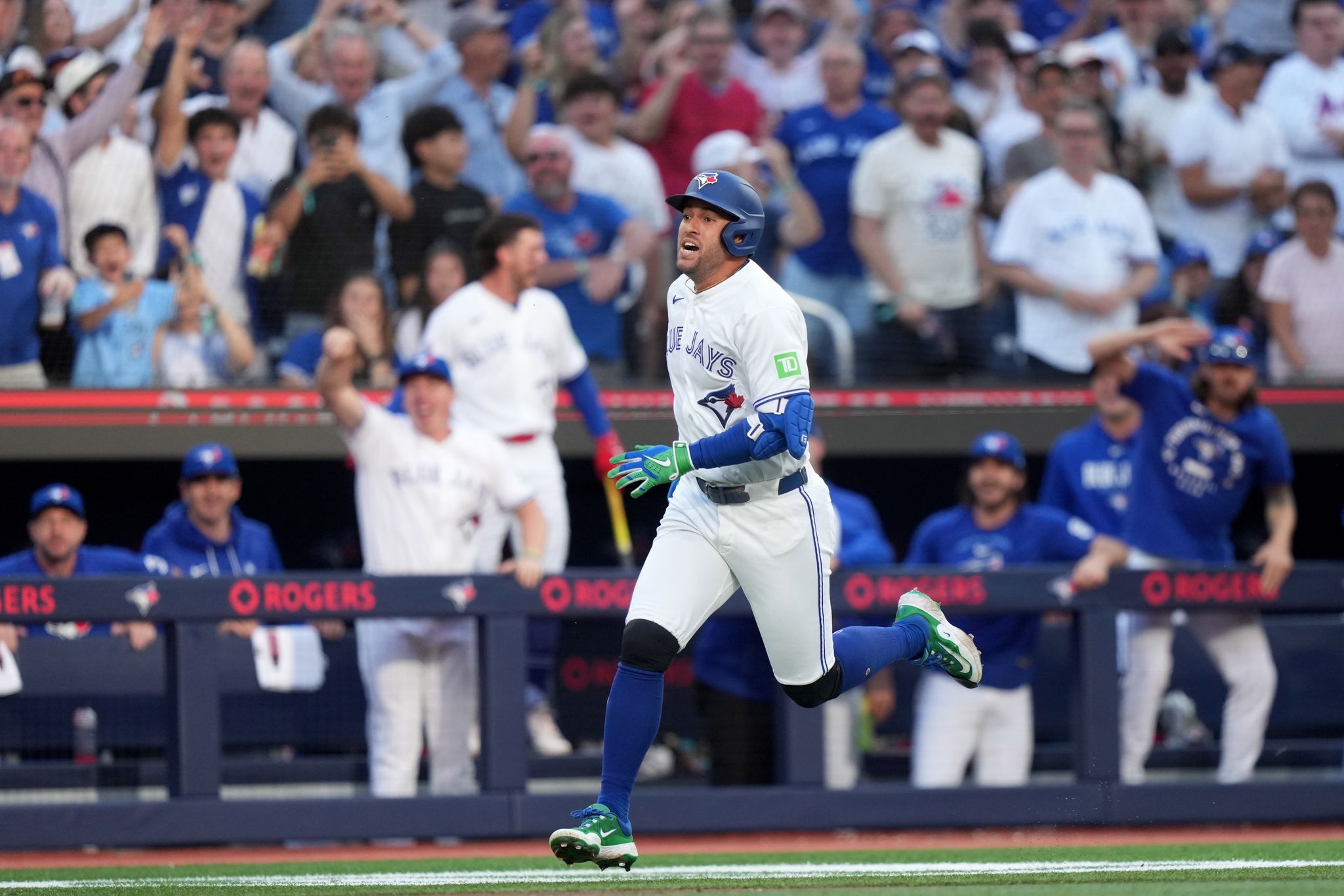 Meet the Mess! Mets outfield boots it around as Toronto’s Springer scores Little League homer