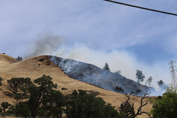 300-acre wildfire burning near Lake Berryessa sends smoke into Bay Area