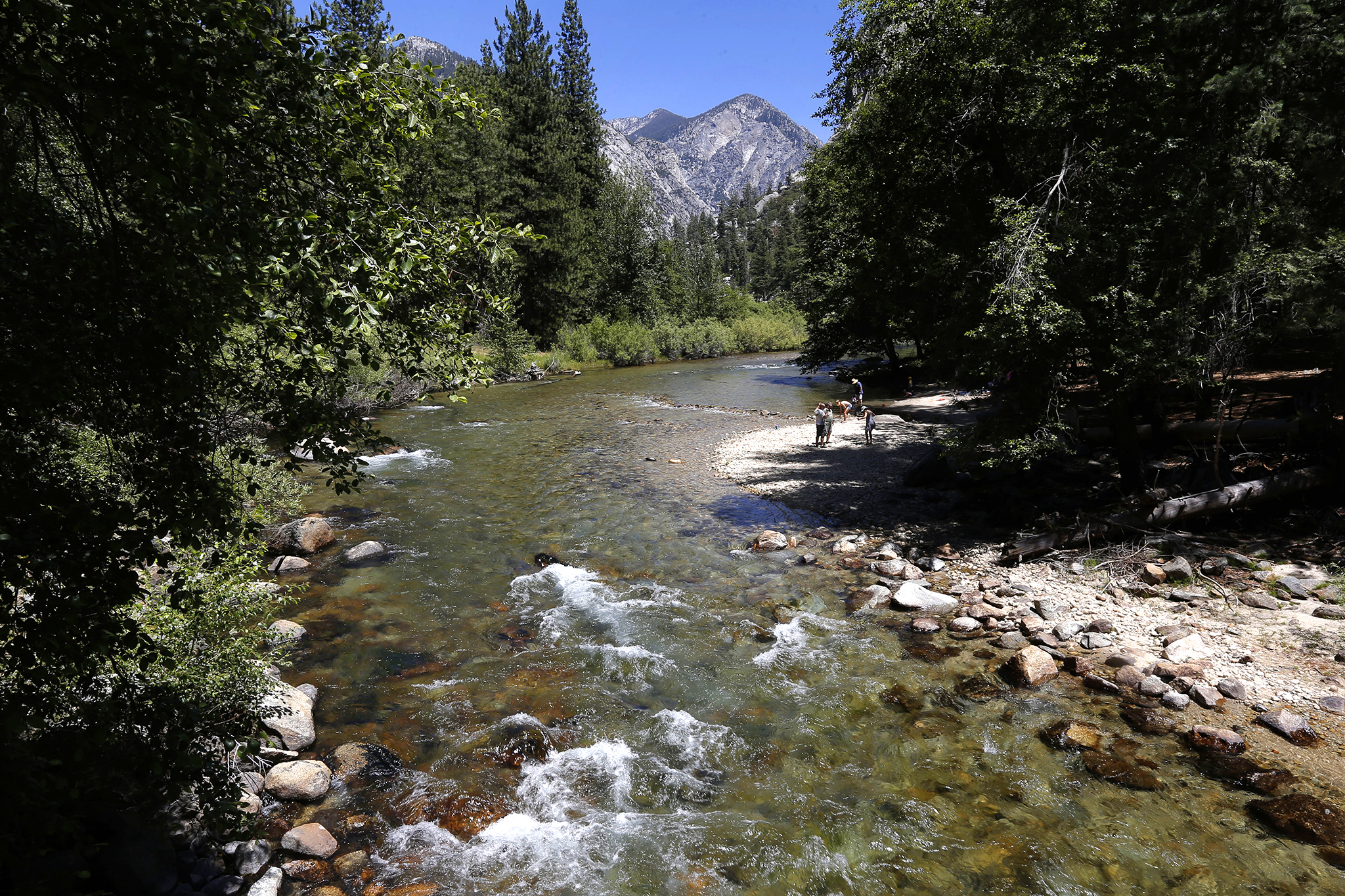 Calif. teen dies after falling into Sequoia National Park river