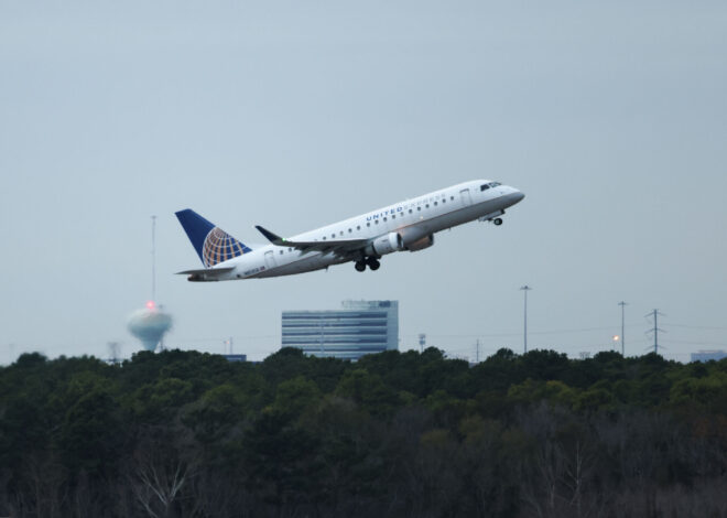 Man allegedly sneaks onto United flight to California, hides in bathroom