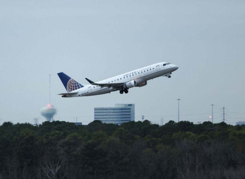 Man allegedly sneaks onto United flight to California, hides in bathroom