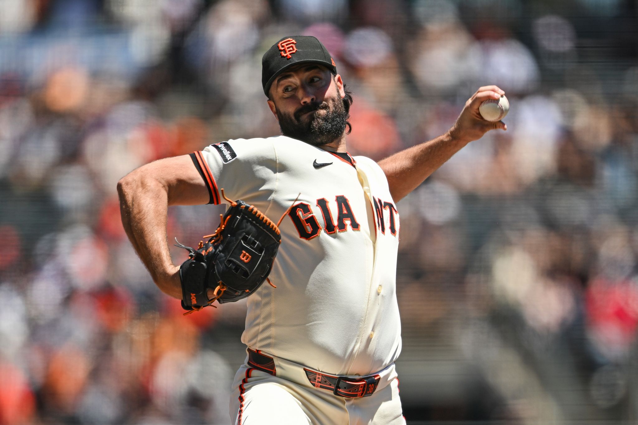 Ray outduels Sale in Cy Young matchup and Giants hold off slumping Braves 3-2 to take series