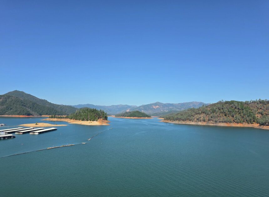 Man dies after being ejected from boat on Shasta Lake