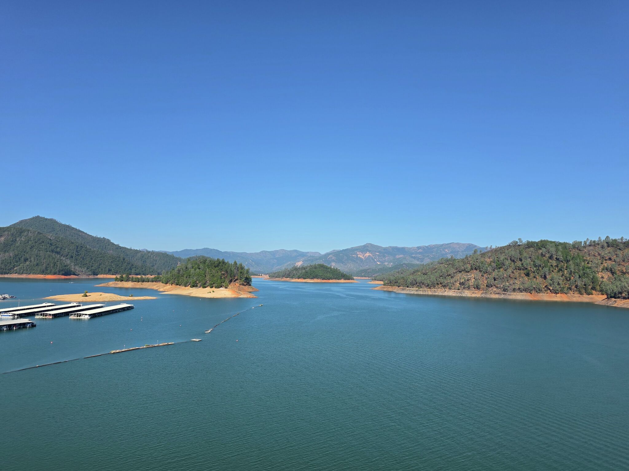 Man dies after being ejected from boat on Shasta Lake