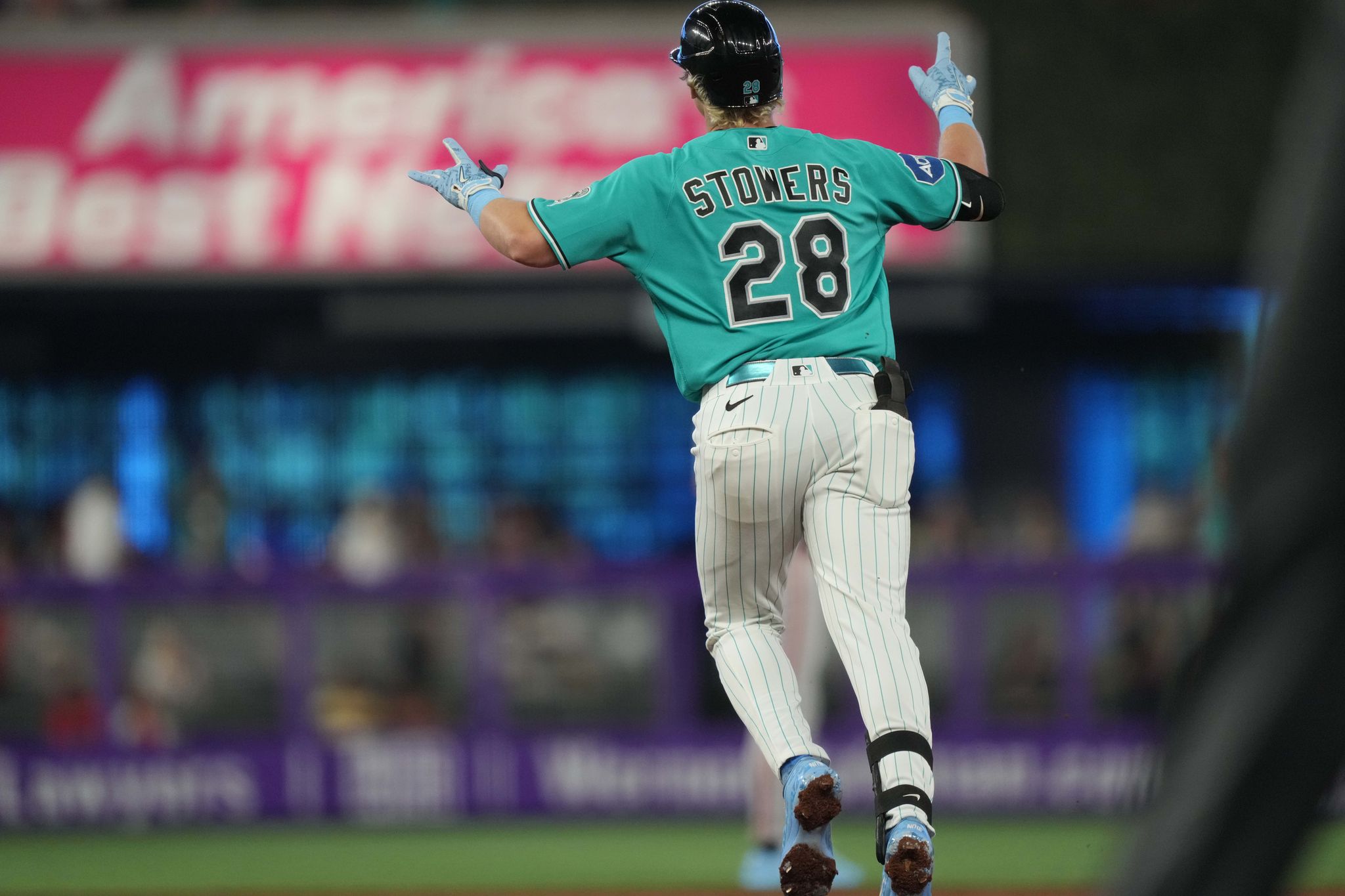 Kyle Stowers homers and Marlins beat Giants 2-1
