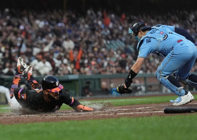 Blue Jays beat the Giants 9-3 as Jonatan Clase hits his 1st homer of season