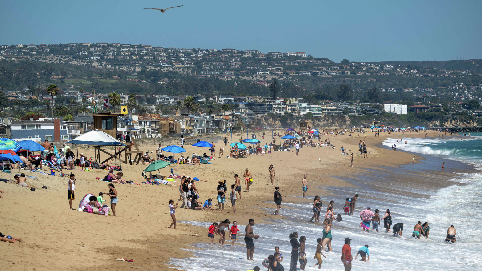 Calif. city warns tourists ahead of July 4 weekend of beach shade cover rules