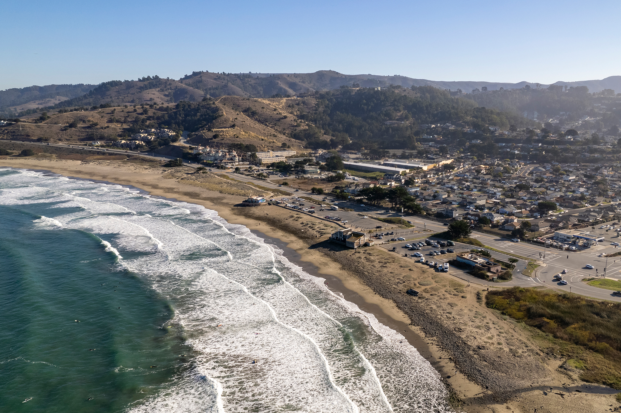 Residents of famed Bay Area surf spot urge city to close parking lots