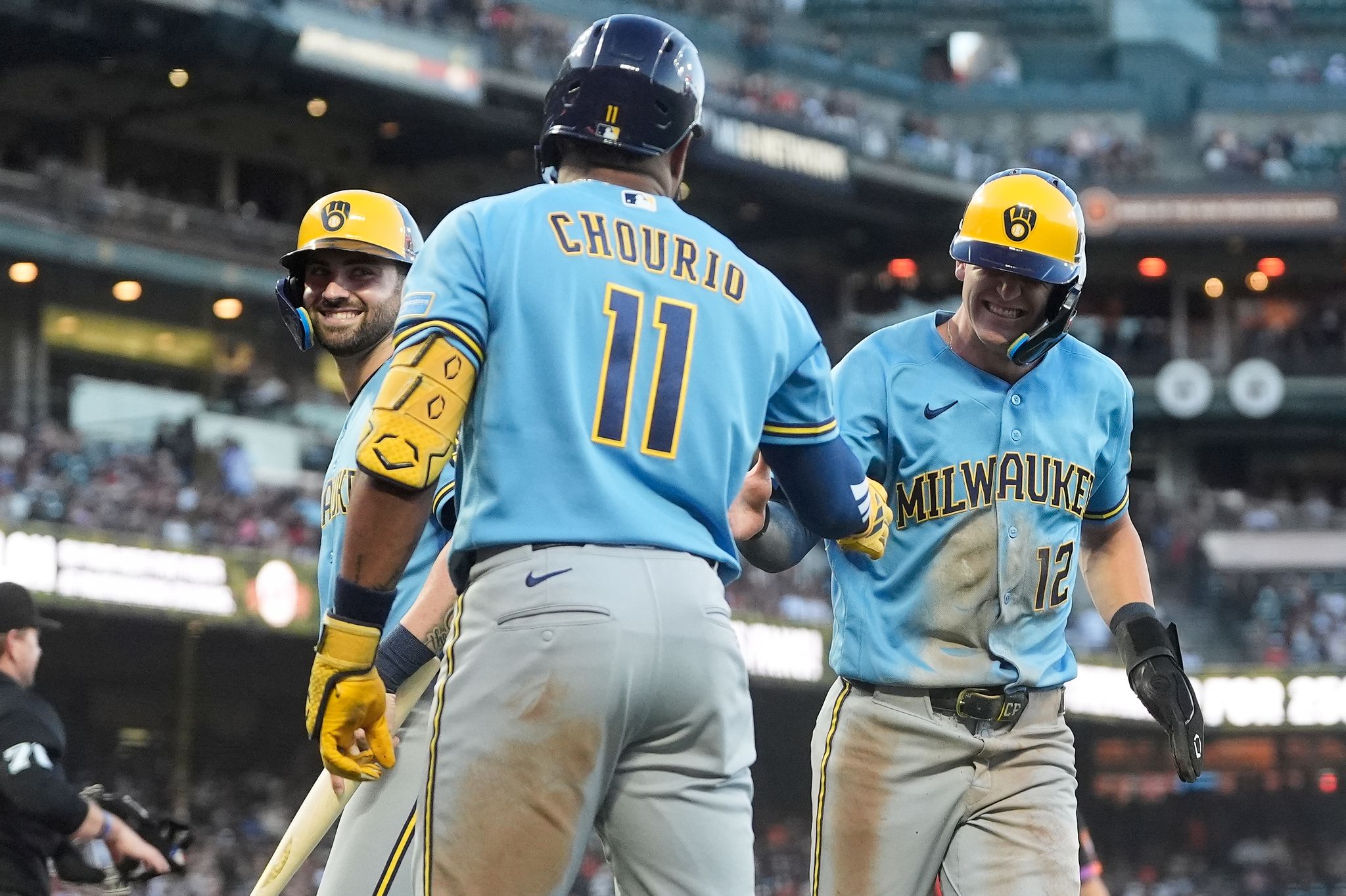 Brice Turang paces Brewers offense in 8-2 win over Giants