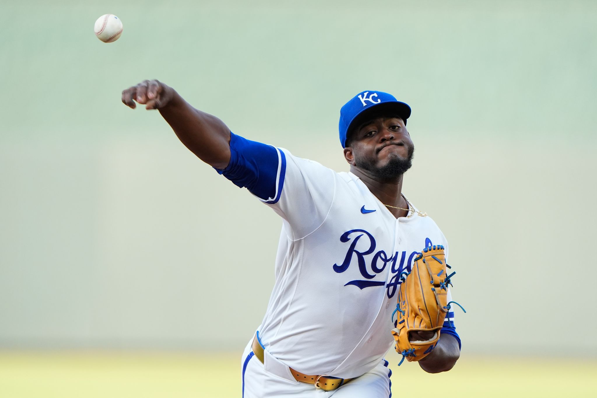 Avila and Loftin power the Royals to a 3-2 win over the Giants
