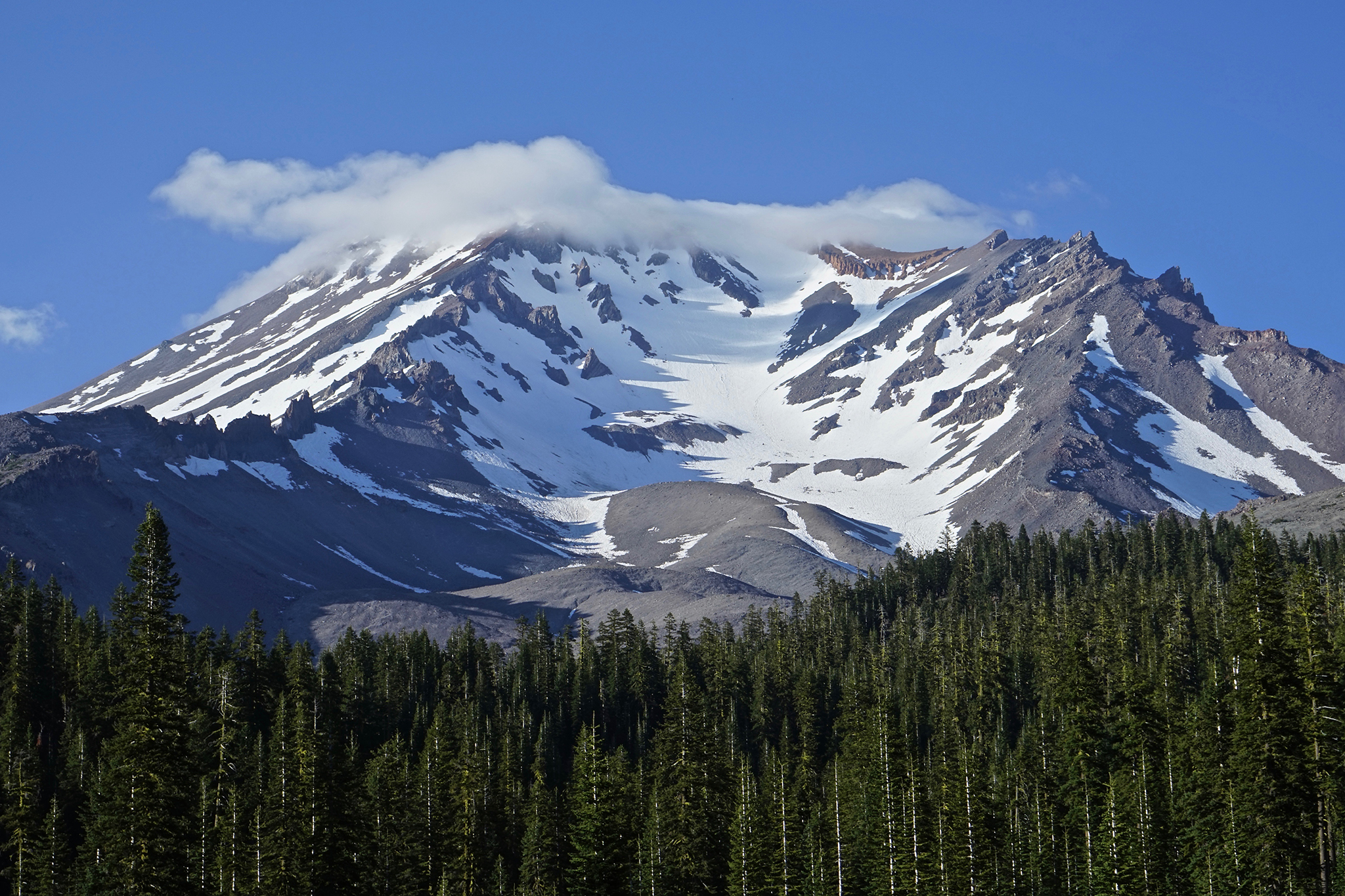 Calif. climber survives 1,500-foot Mount Shasta fall