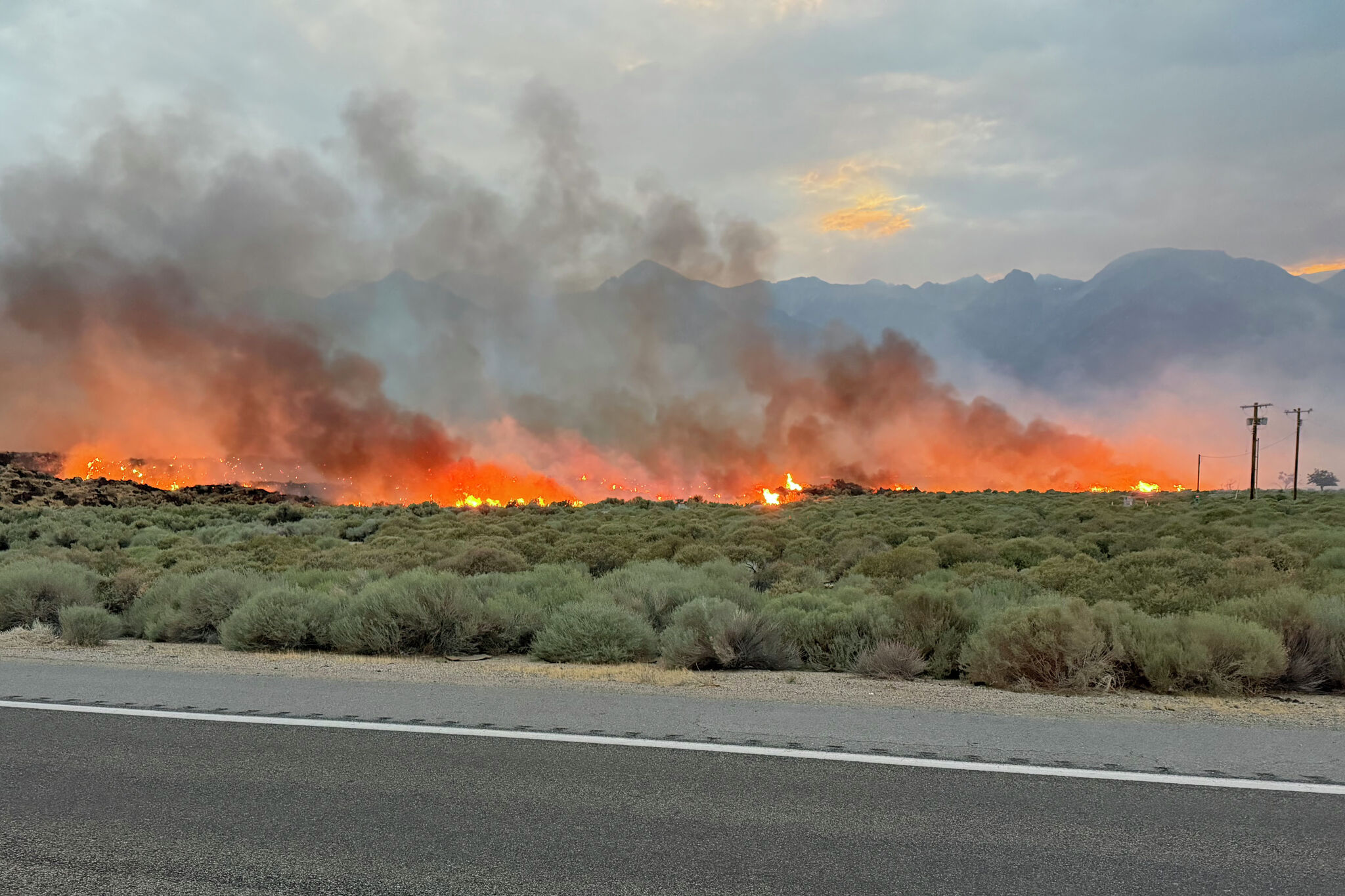 2 massive California wildfires erupt near Highway 395 amid ‘erratic winds’