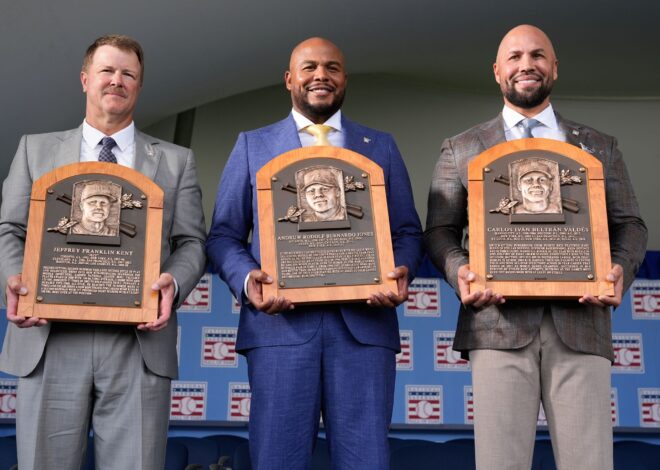 Beltrán, Jones and Kent pay tribute to home and family during Baseball Hall of Fame inductions