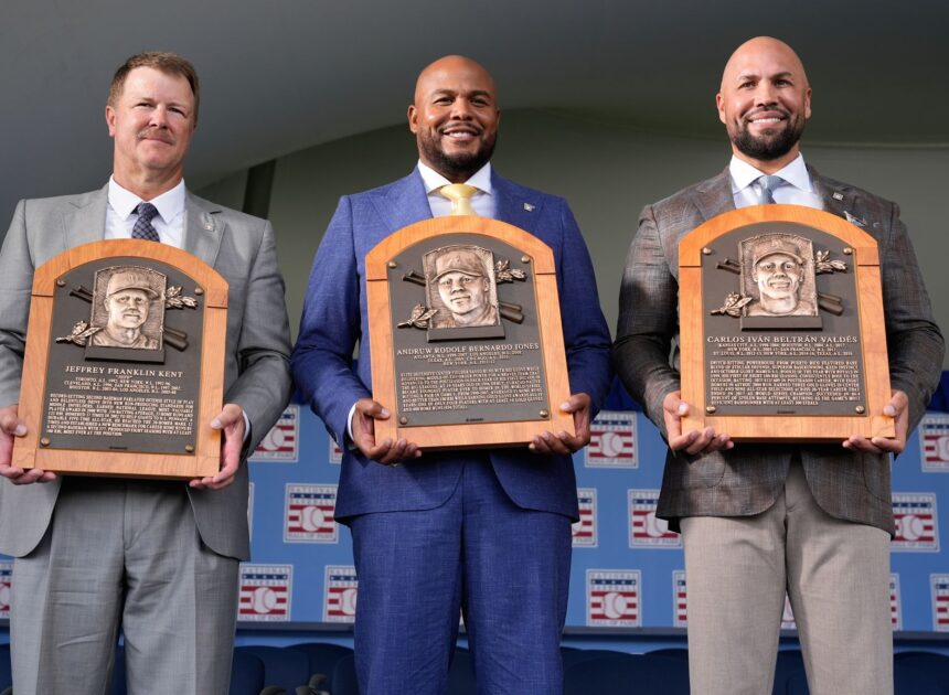 Beltrán, Jones and Kent pay tribute to home and family during Baseball Hall of Fame inductions