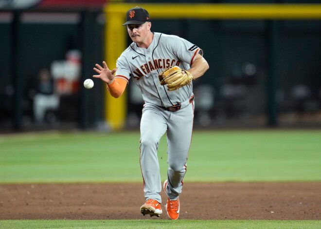 Giants 3B Matt Chapman leaves game with abdominal strain, set for MRI on Wednesday