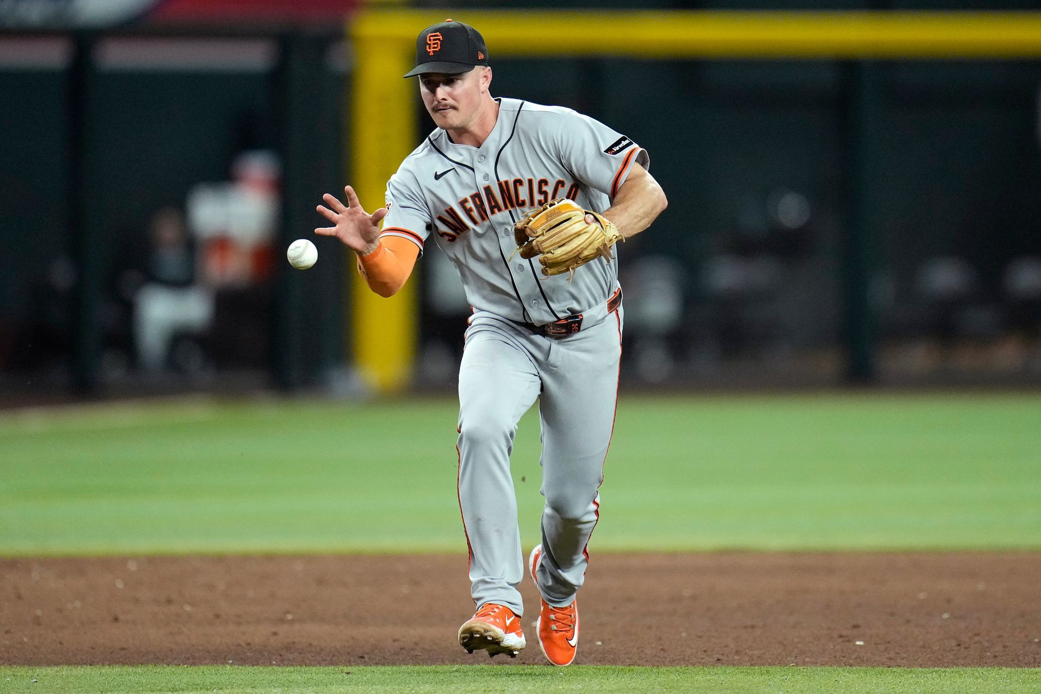 Giants 3B Matt Chapman leaves game with abdominal strain, set for MRI on Wednesday