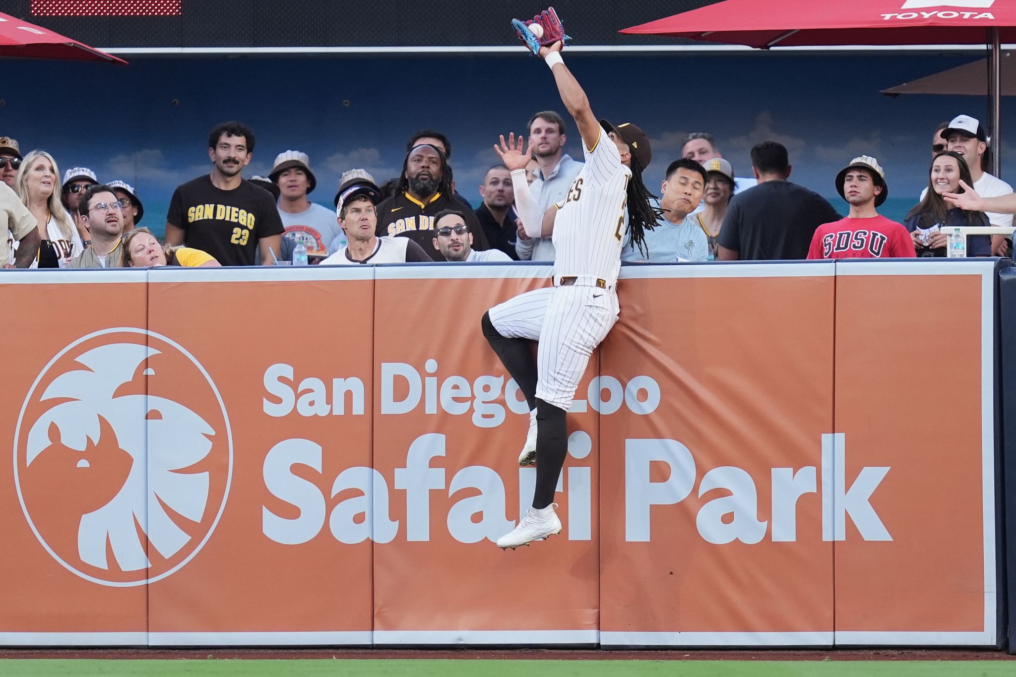 Rookie Susac homers again, Ray wins his 7th straight decision as Giants beat Padres 4-1