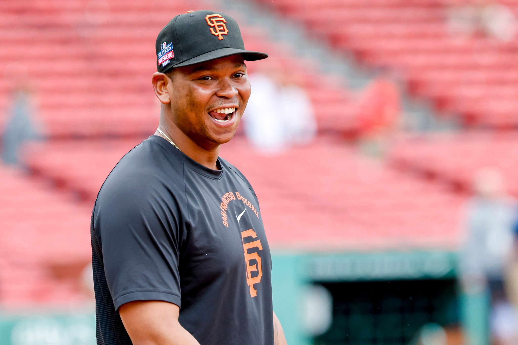 Willson Contreras hits 3-run homer, Red Sox outlast Giants 6-4 in Rafael Devers’ return to Fenway