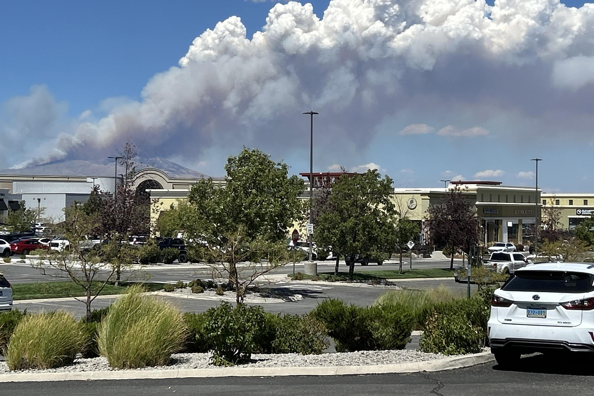 Hawk Fire destroys 32 homes in Reno, with thousands still evacuated