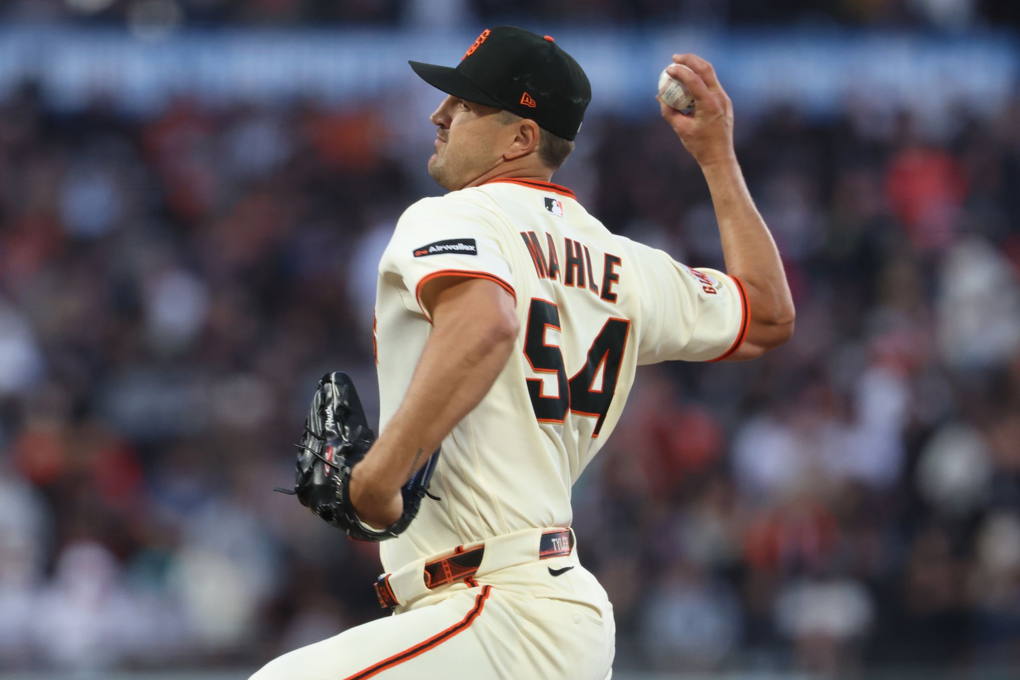 Braves look to bolster rotation depth by acquiring right-hander Tyler Mahle from Giants