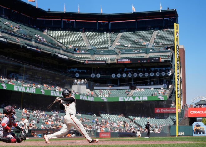 Eugenio Suarez’s grand slam highlights 7-run 9th inning as the Reds rally past Giants 10-9