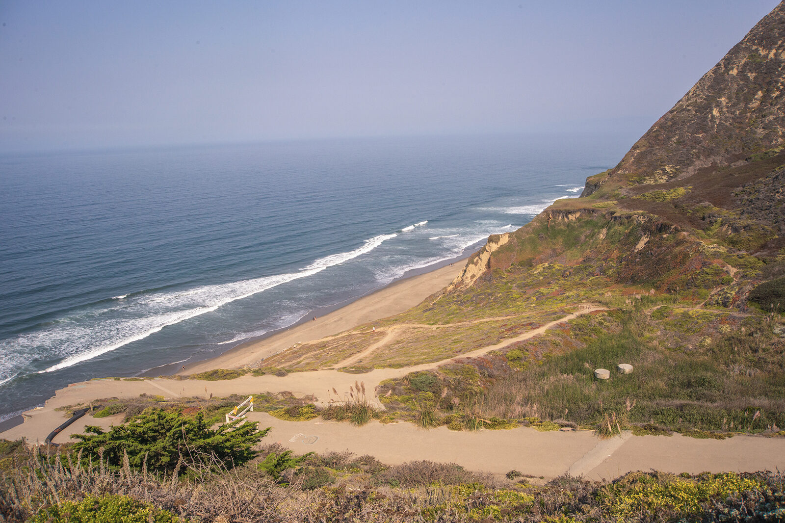 Video shows paraglider trapped 500 feet down Daly City cliff after crash