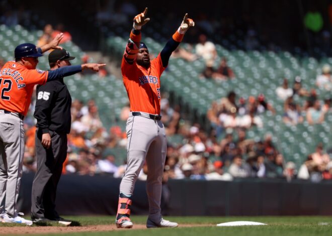 Allen hits go-ahead sacrifice fly, Houston bullpen allows just a run as Astros beat Giants 2-1