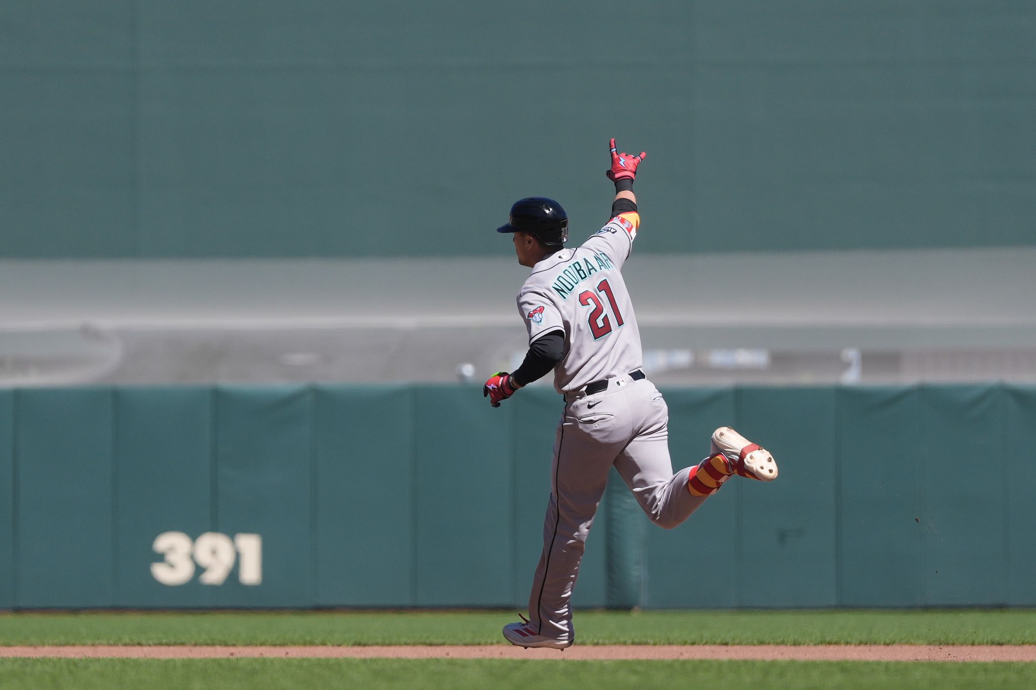 Nootbaar hits pinch grand slam in 7th to back Kelly in Diamondbacks’ 7-1 win over Giants