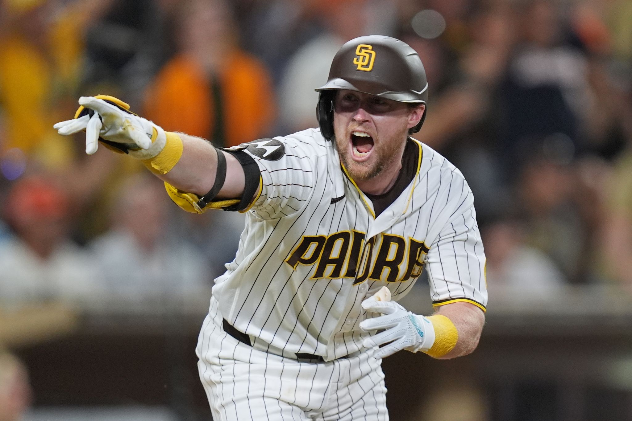 Cronenworth’s single gives Padres 6-5 win over Giants after Miller blows save