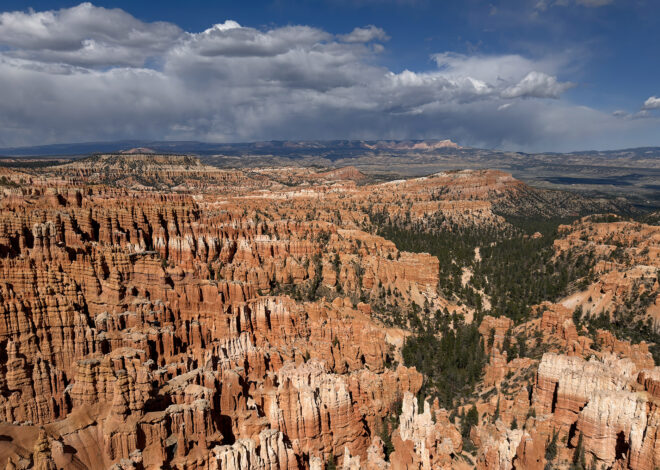 Rising floodwaters trap 11 visitors in iconic section of Utah national park