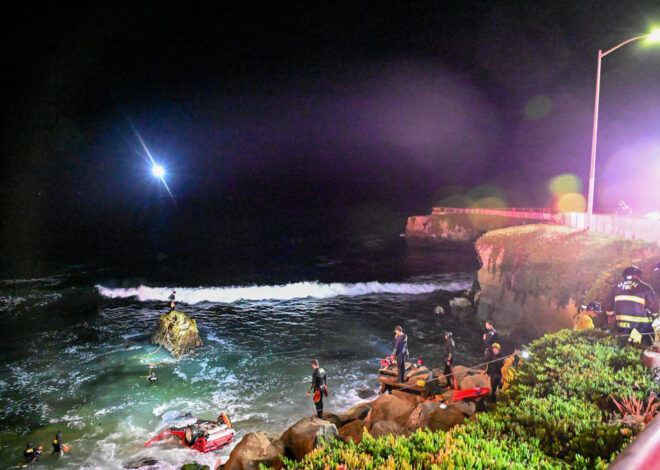 1 escapes, 1 dies after car plummets into the ocean in Santa Cruz