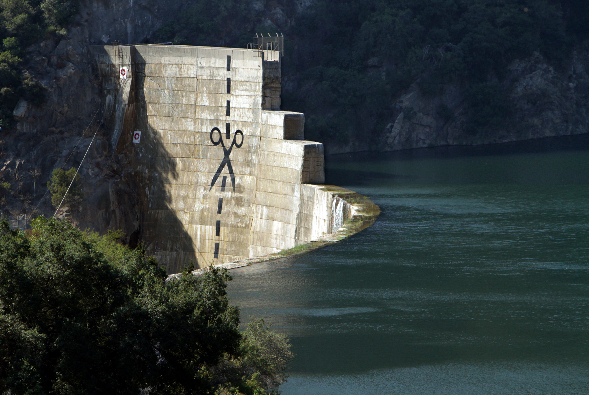 Matilija Dam is crumbling and chaotic. Why hasn’t it come down?