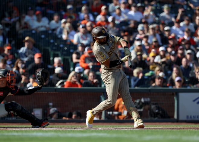 Machado homers as the Padres beat the Giants 6-4 for 7th straight victory