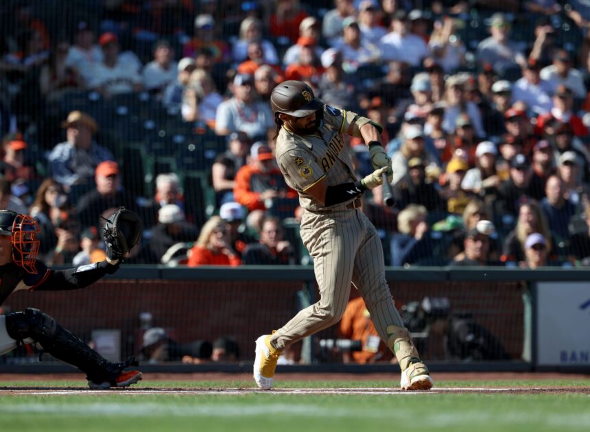 Machado homers as the Padres beat the Giants 6-4 for 7th straight victory