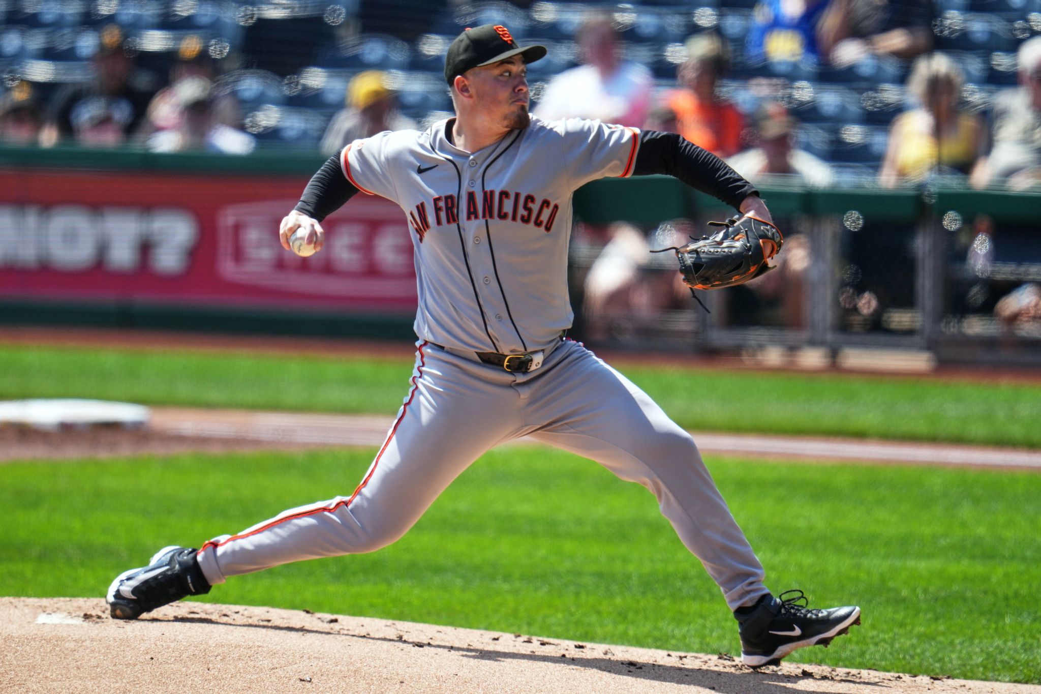 Pirates use six relievers to two-hit the Giants in a 5-2 victory